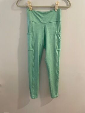 High-Waist Mint Green Leggings with Side Utility Pockets